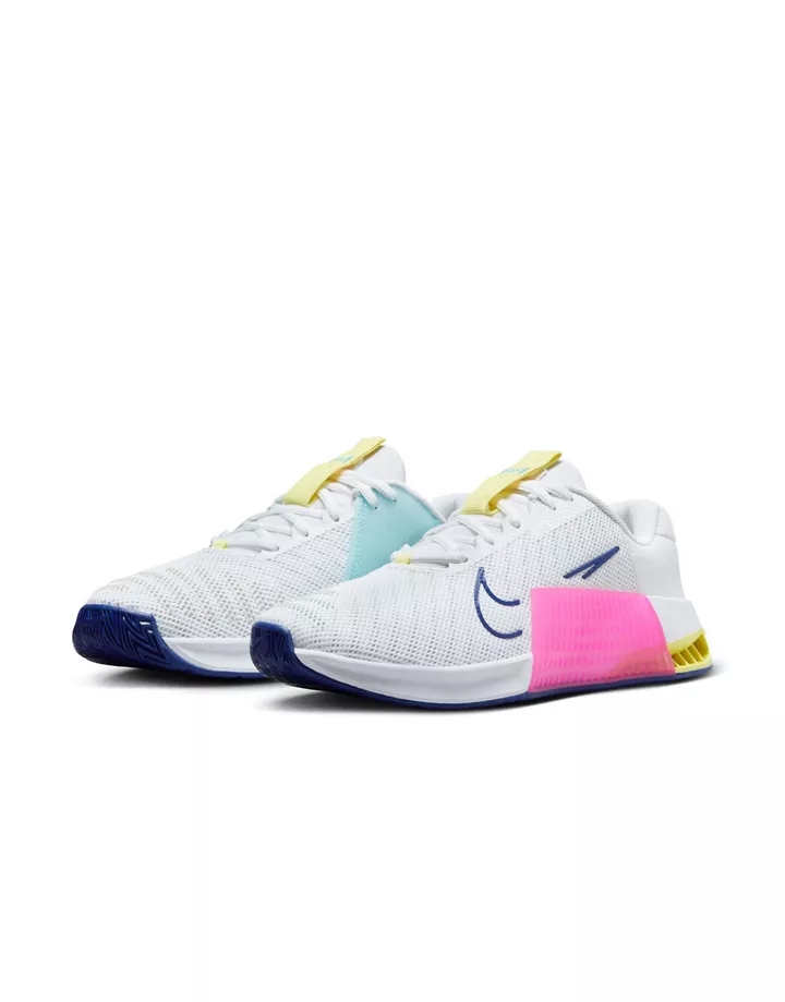 Zapatillas de deporte blancas con detalles de colores M