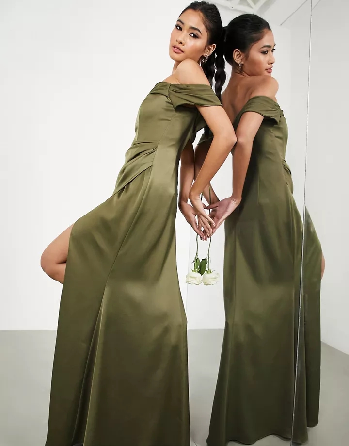 Vestido de dama de honor largo verde oliva cruzado y drapeado con escote Bardot de satén de DESIGN Oliva 0BQ540p1
