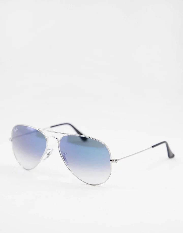 Gafas de sol plateadas de estilo aviador con lentes azu