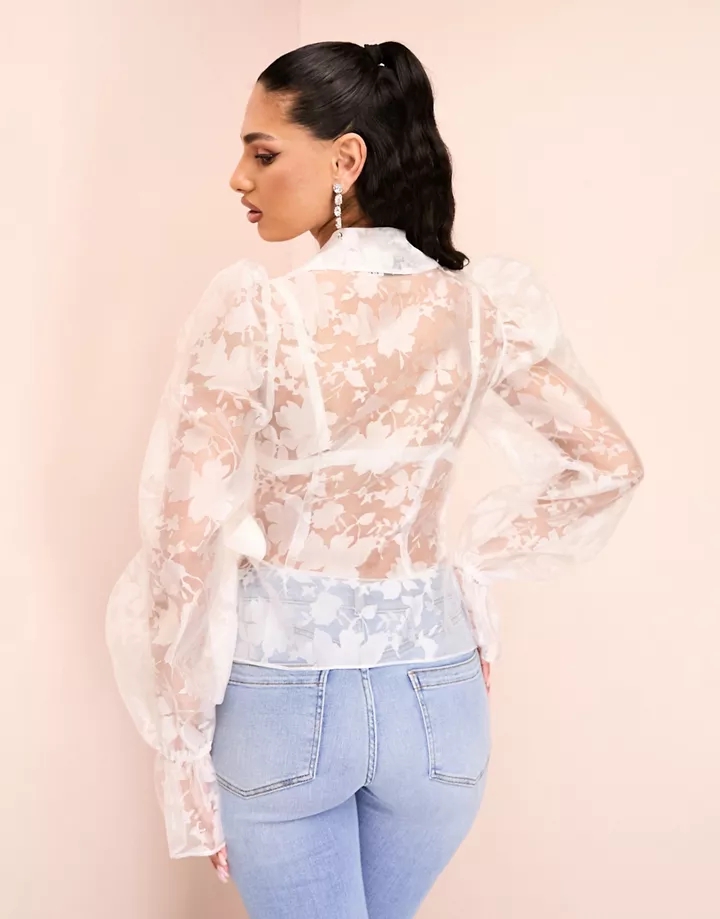 Blusa blanca transparente cruzada con diseño floral y detalle de lazo de organza de LUXE Blanco 1X7jqq5q