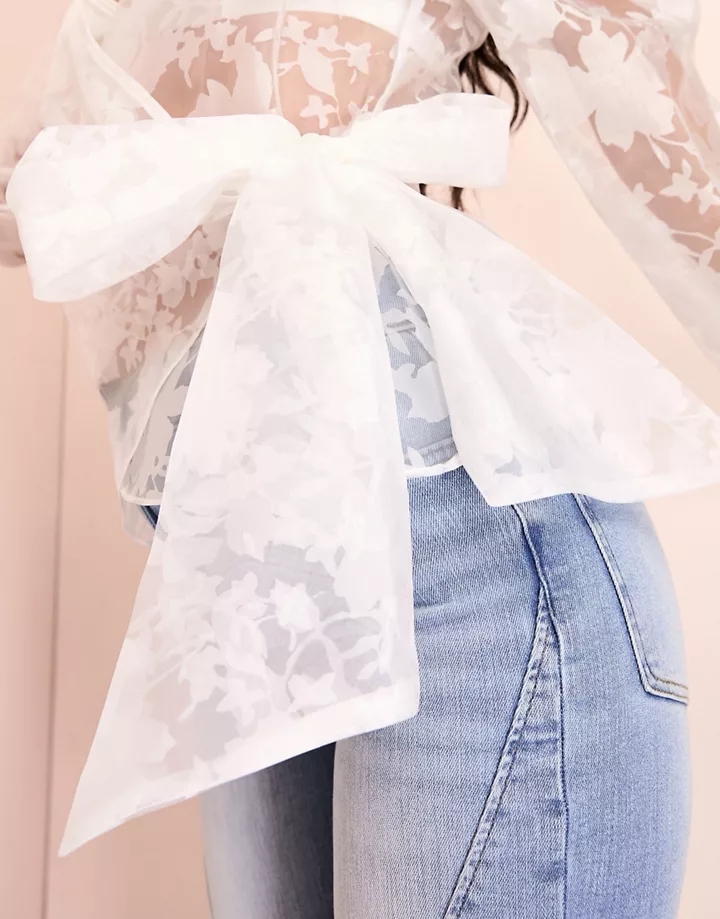 Blusa blanca transparente cruzada con diseño floral y detalle de lazo de organza de LUXE Blanco 1X7jqq5q