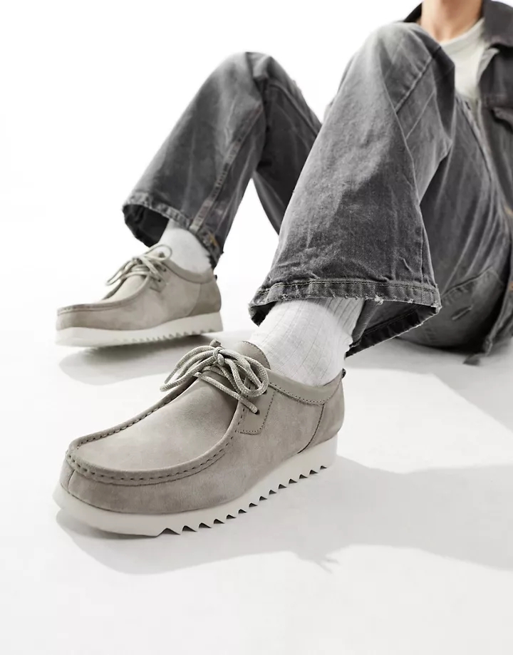 Zapatos Wallabee grises de caña baja de ante FTRE de Cl