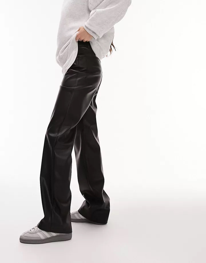 Pantalones negros de pernera recta de cuero sintético d