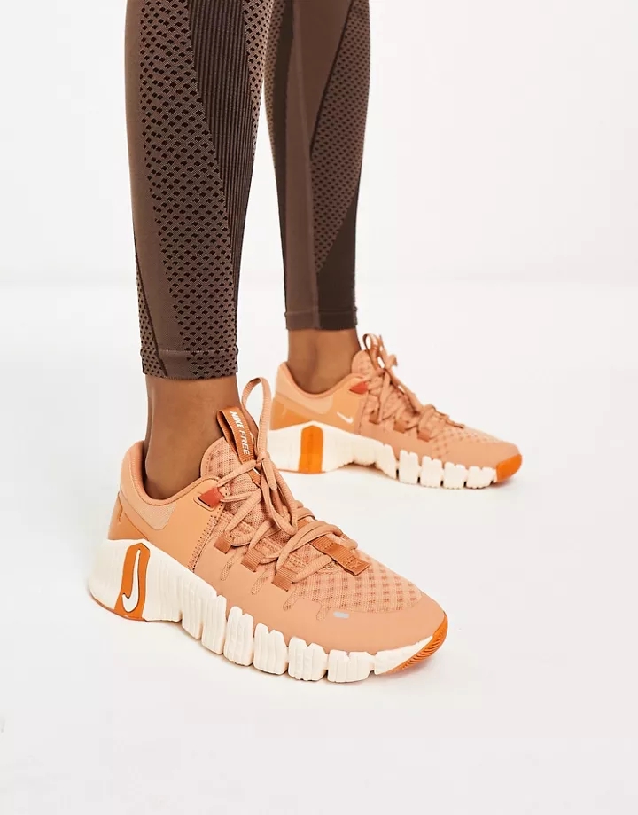 Zapatillas marrones Free Metcon 5 de Nike Training Nara