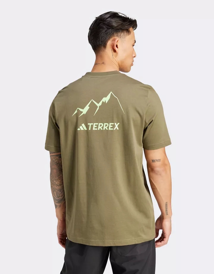 Camiseta verde con gráfico MTN 2.0 de adidas Terrex Est