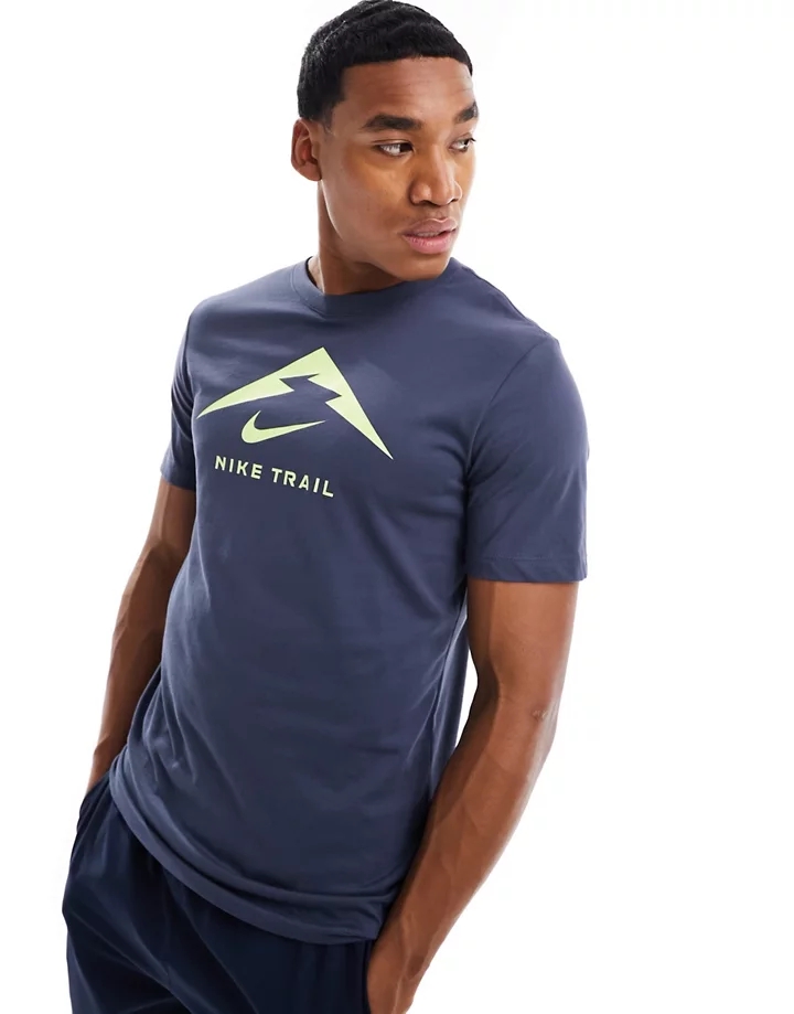 Camiseta azul marino con estampado gráfico Dri-FIT de N