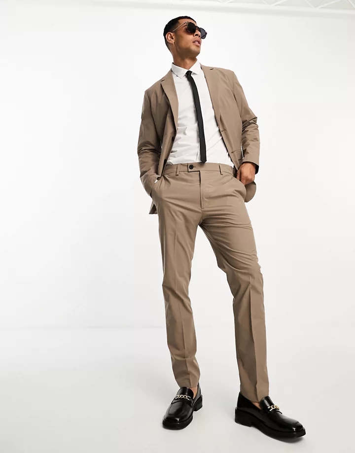 Pantalones de traje marrón claro de corte slim Commuter