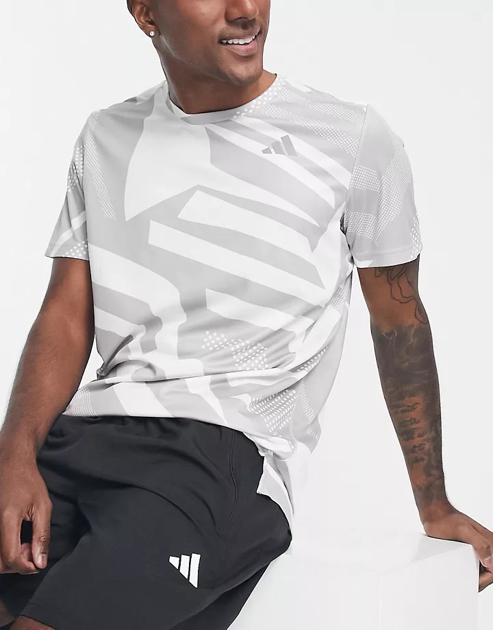 Camiseta blanca con estampado abstracto Own The Run de adidas Running Gris 3oAjbgTw