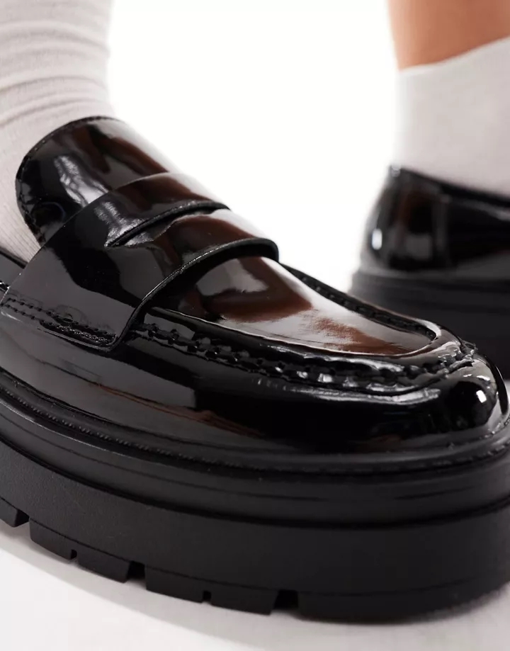 Mocasines negros clásicos con suela gruesa de charol de Truffle Collection Negro 3odZPV6D