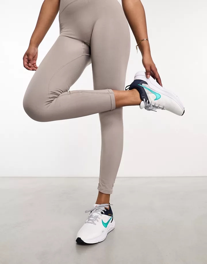 Zapatillas de deporte blancas y verde jade Downshifter 12 de Nike Running Blanco 43pPAzxh
