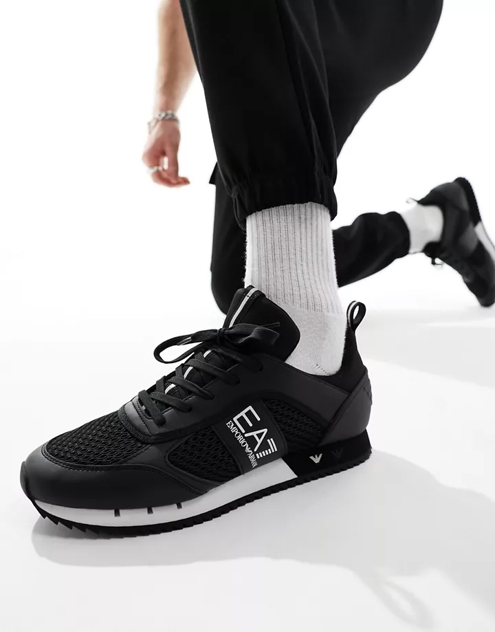 Zapatillas de deporte negras y blancas con logo de mezc
