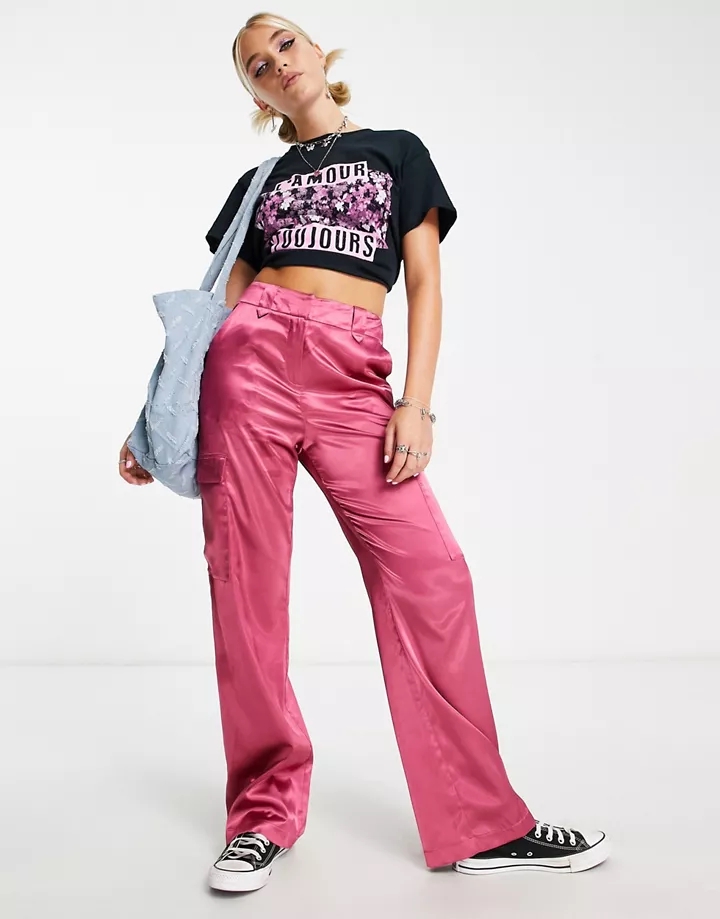 Pantalones rosa oscuro cargo de satén de Miss Selfridge