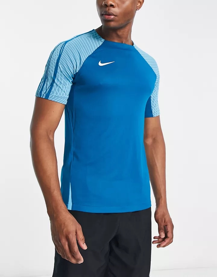 Camiseta color cerceta con panel Strike Dri-FIT de Nike