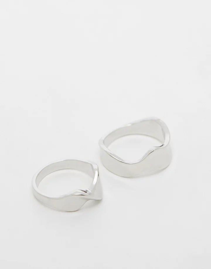 Pack de 2 anillos plateados con diseño efecto fundido d