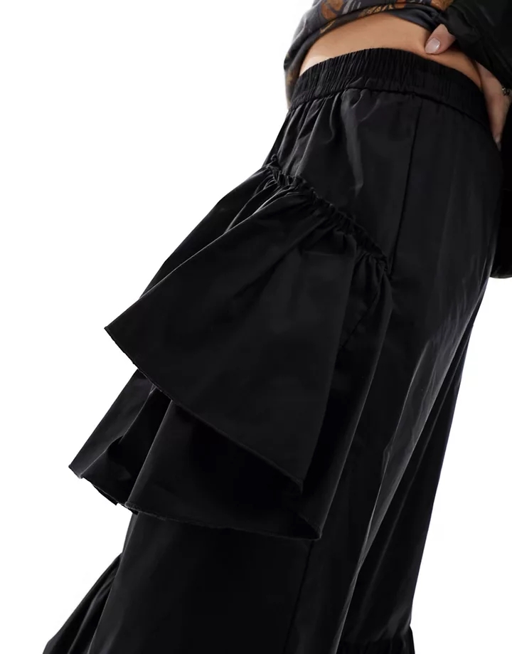 Falda larga negra con detalle de volantes de Urban Revivo Negro 76iGTE4y