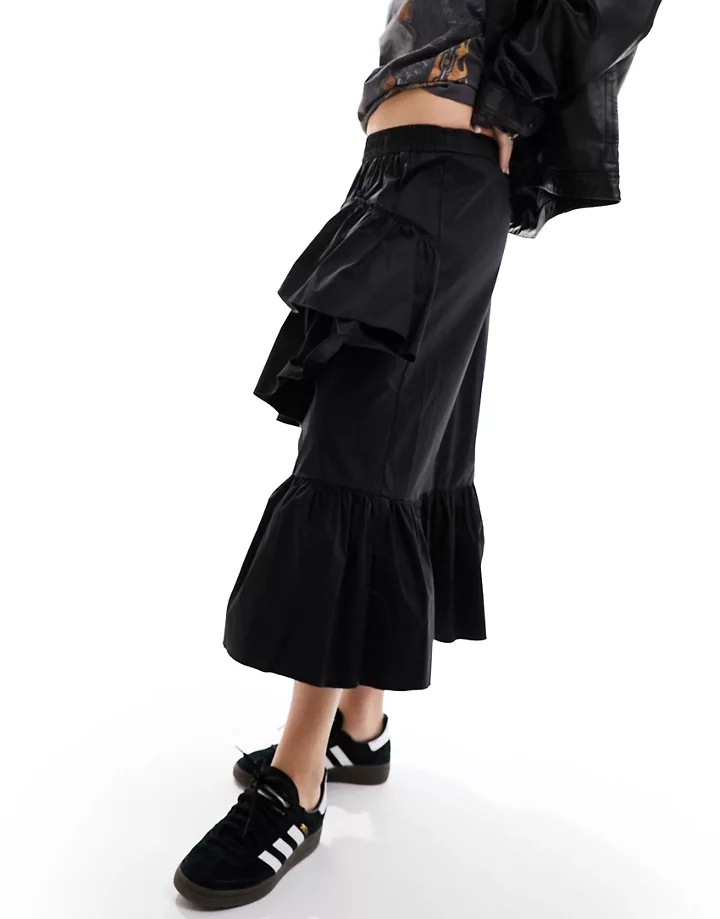 Falda larga negra con detalle de volantes de Urban Revivo Negro 76iGTE4y