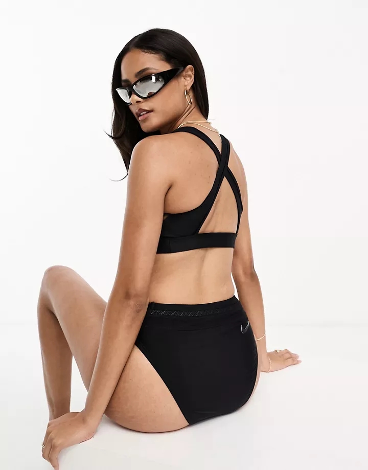 Top de bikini negro con espalda cruzada Fusion de Nike 
