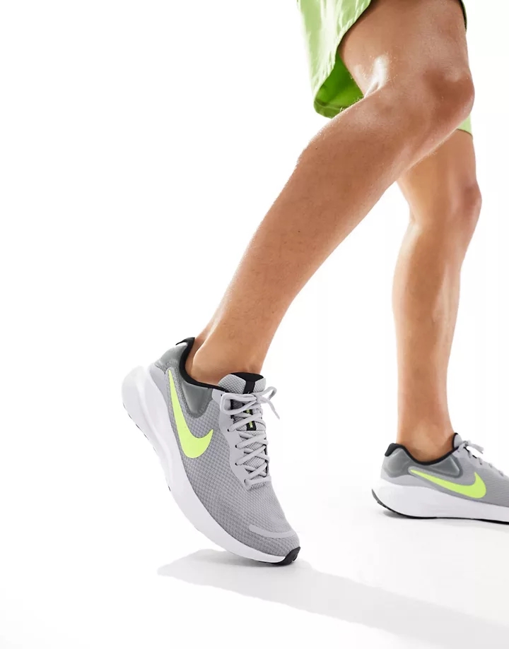 Zapatillas de deporte gris y neón Revolution 7 de Nike 