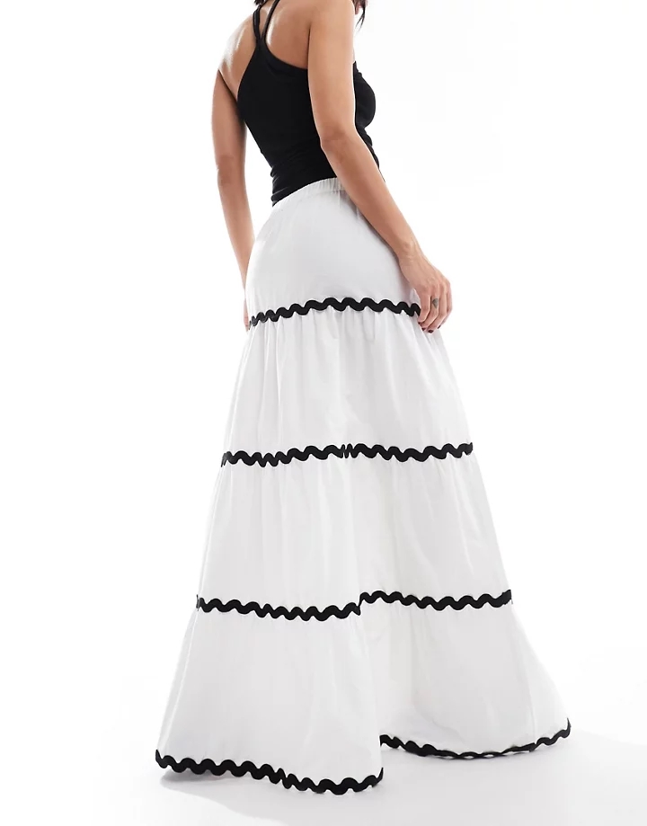 Falda larga blanca escalonada con detalle de zigzag de DESIGN Blanco 7q34HcOK