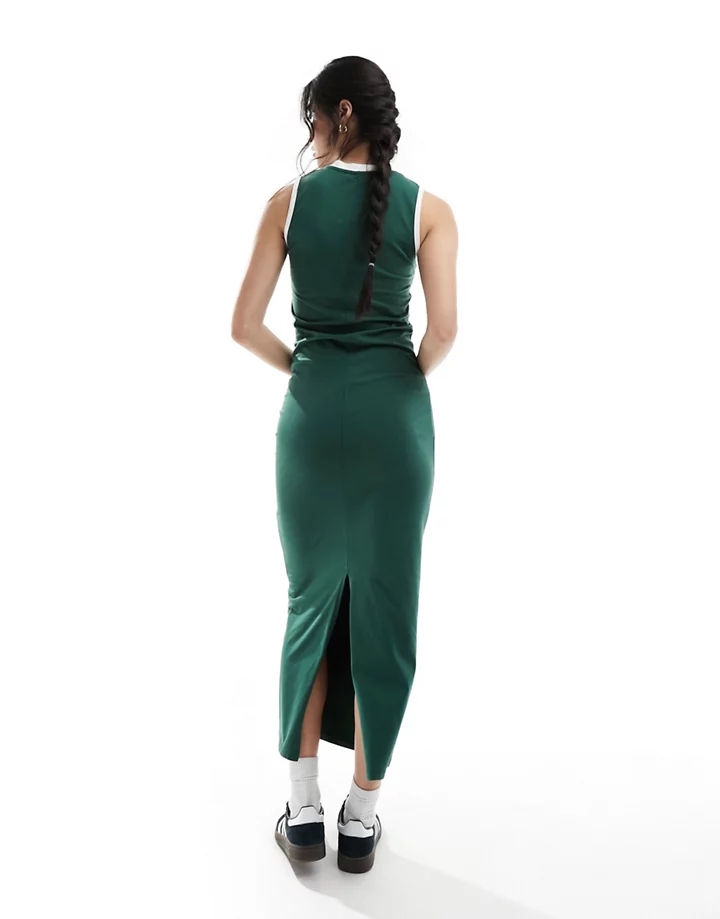 Vestido largo verde sin mangas con cuello de pico y detalle de rayas de DESIGN Verde y blanco 8w8DP510