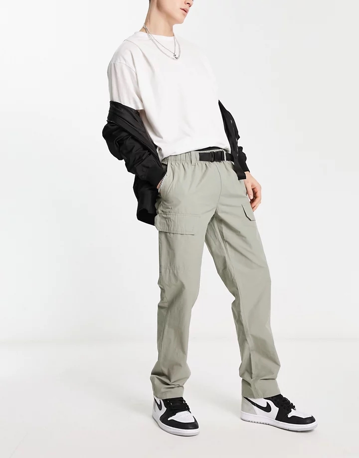 Pantalones caquis cargo utilitarios con cinturón con hebilla de New Look Caqui claro 9aEaUFGU