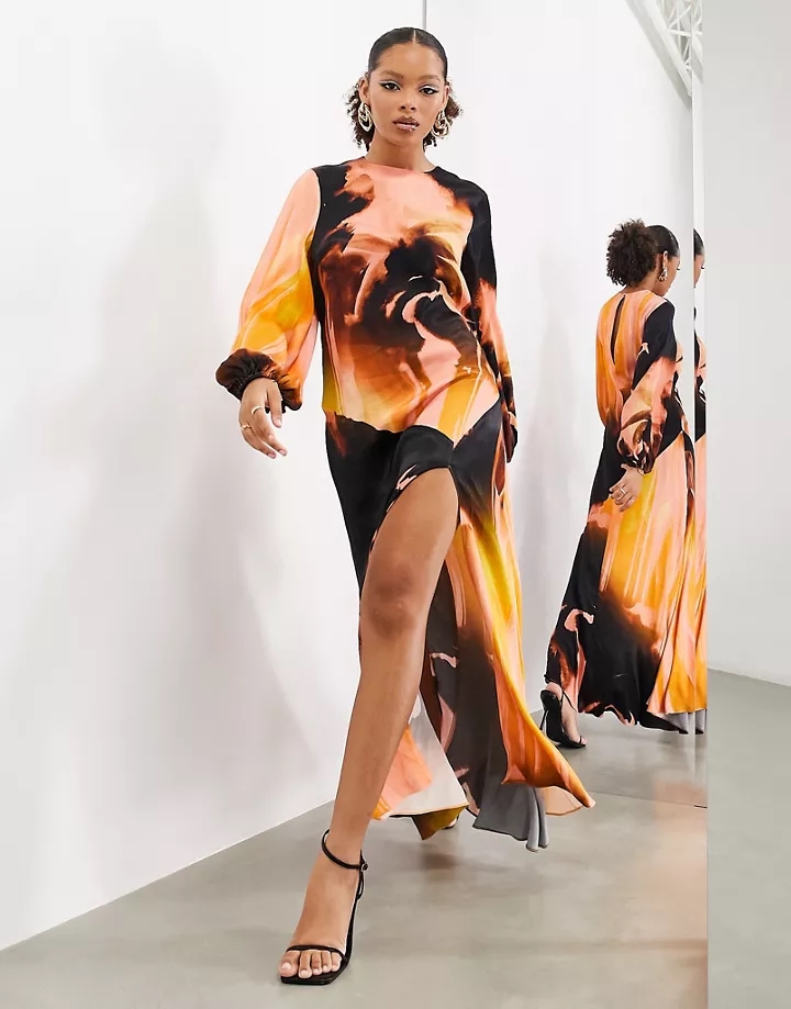 Vestido largo de manga larga con estampado abstracto de pintura y aberturas de satén de Edition Naranja/estampado abstracto ACAf0SgZ