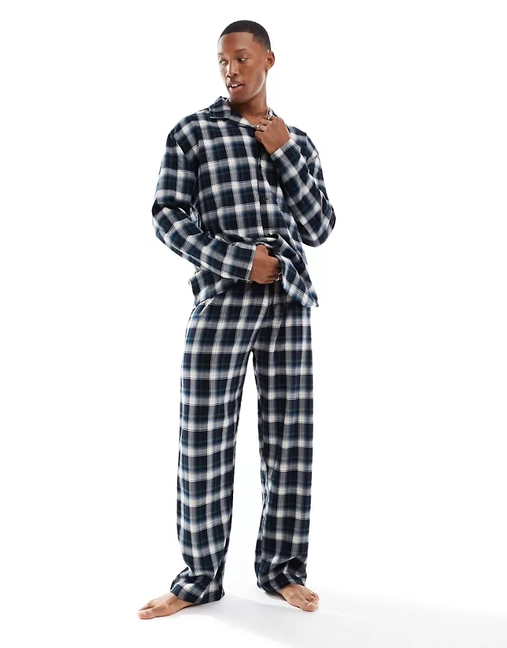 Pijama a cuadros de camisa de manga larga y pantalones 