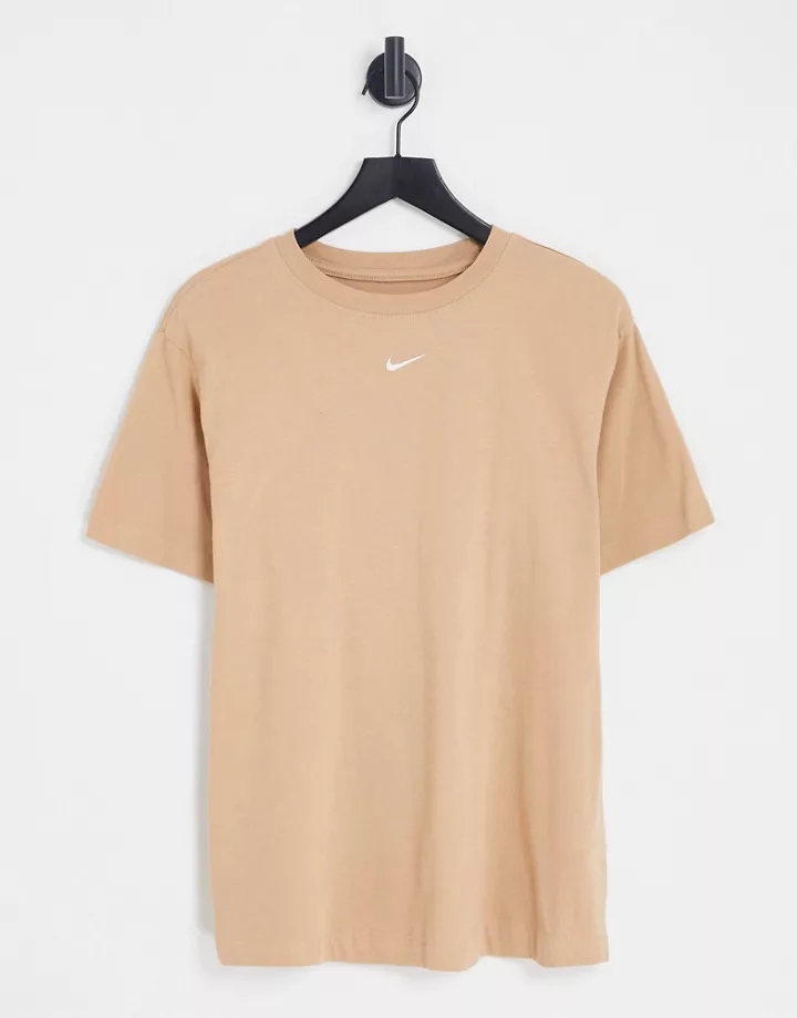 Camiseta boyfriend marrón cáñamo básica con logo pequeñ