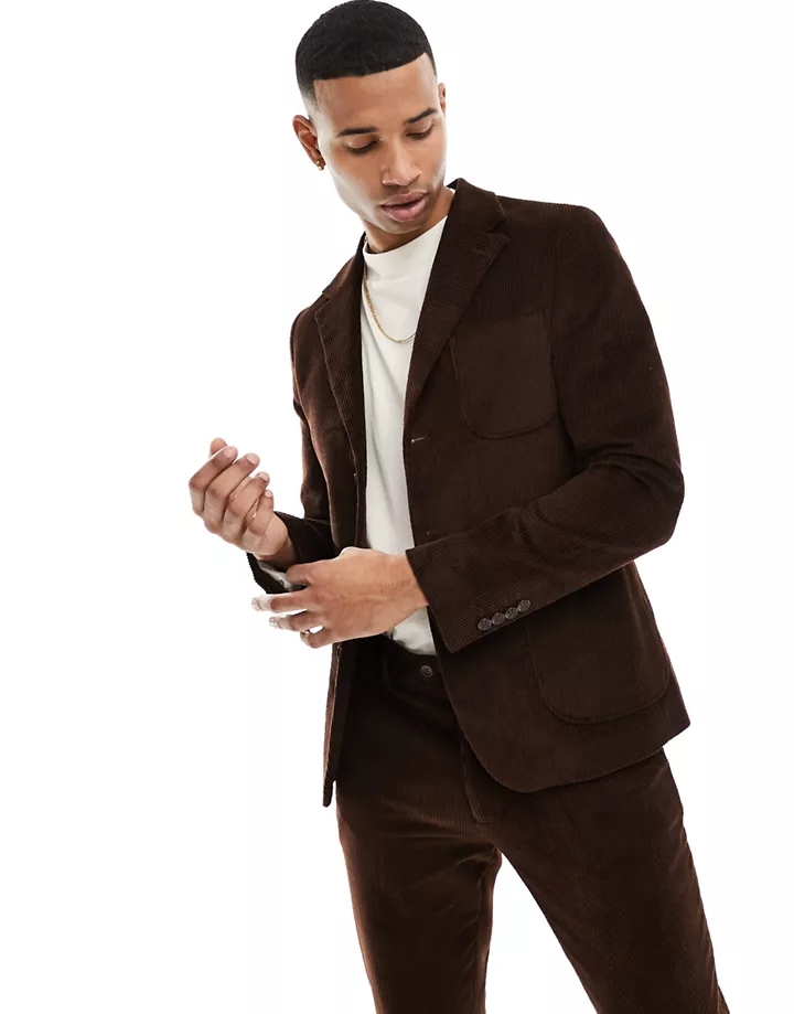 Chaqueta de traje marrón de corte entallado de pana de 