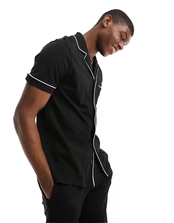 Camisa negra con detalle de bolsillo y ribetes de punto de DESIGN Negro a9f1lzS5